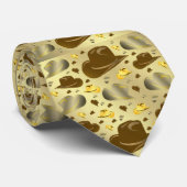 Cravate marron, motif doré de petits casquettes cowboys (Roulé)