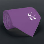Cravate Mauve | Élégant Monogramme Nom | Deux côtés<br><div class="desc">Une élégante cravate à deux côtés avec un monogramme blanc audacieux sur un arrière - plan mauve violet. En plus de ce monogramme est inscrit votre prénom ou nom de famille dans toutes les capitales. Si vous préférez un look plus audacieux pour le nom personnel à l'intérieur de la grande...</div>