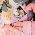 Cravate Meilleur papa cadeau de fille rose<br><div class="desc">Le jour de votre mariage, rappelez-vous avec votre père de l'adorable petit qu'il a été en lui donnant cette cravate rose père de la mariée personnalisée qui vous met en scène, vous et votre père, et votre photo d'enfance. Alternativement, surprenez-le avec ce geste doux comme cadeau de Fête des pères...</div>