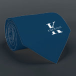 Cravate Monogramme élégant bleu prussien   Nom | Deux côté<br><div class="desc">Une cravate élégante avec un monogramme blanc audacieux sur un arrière - plan bleu prussien profond. En plus de ce monogramme est inscrit votre prénom ou nom de famille dans toutes les capitales. Si vous préférez un look plus audacieux pour le nom personnel à l'intérieur de la grande lettre, vous...</div>