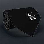 Cravate Monogramme Élégant | Noir Blanc<br><div class="desc">Une cravate élégante présentant un monogramme blanc gras sur fond noir. Au-dessus de ce monogramme figure votre prénom ou nom en lettres majuscules.</div>