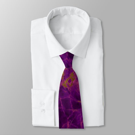 Cravate Monogramme en marbre Abstrait moderne violet et or (Attaché)