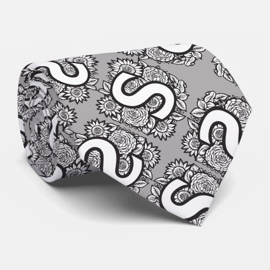 Cravate Monogramme floral "S" Fleurs de tatouage noir et b (Roulé)