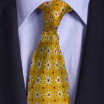 Cravate Motif à fleurs de pinceau jaune<br><div class="desc">Le bowler de votre vie vous donnera un coup de pied à ce design distinctif avec une couronne de quilles entourant une minuscule boule de bowling, qui semble être de petites fleurs. Tout sauf une cravate de nouveauté, n'importe qui se sentirait à l'aise en le portant dans un cadre d'affaires....</div>