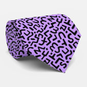Cravate Motif Abstrait 170822 - Noir sur Pâques violet (Roulé)