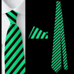 Cravate Motif Abstrait rayé noir et vert<br><div class="desc">Cravate Motif Abstrait À Rayures Noires Et Vertes.</div>