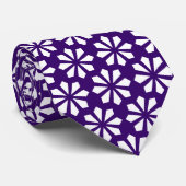Cravate Motif Art Déco - Blanc sur Profond Violet 330066 (Roulé)