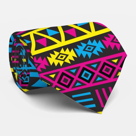 Cravate Motif aztèque de répétition de style - CMY et noir (Roulé)