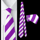 Cravate Motif blanc pourpre<br><div class="desc">Cravate Motif à rayures blanches violettes.</div>