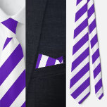 Cravate Motif blanc pourpre<br><div class="desc">Cravate Motif à rayures blanches violettes.</div>