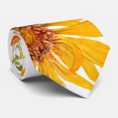 CRAVATE MOTIF CHRYSANTHÈME JAUNE (Roulé)