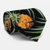 Cravate Motif d'ananas tropical sur noir (Roulé)