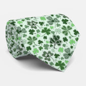Cravate Motif de cœurs de trèfle vert clair ludique celtiq (Roulé)