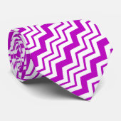 Cravate Motif de conception de zigzag chevron blanc violet (Roulé)