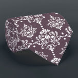 Cravate Motif de graisse florale Mauve foncé Groomsmen Mar<br><div class="desc">Cette cravate dapper groomsmen présente un motif de damas floral blanc sur un arrière - plan mauve violet foncé.</div>