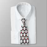 Cravate motif de quilles pour bowler<br><div class="desc">Cravate motif pour bowler. cravates cool pour la fête. Couleur arrière - plan noire ou personnalisée. Parfait pour les amateurs de bowling.</div>