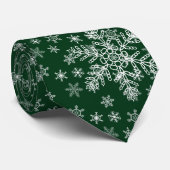 Cravate Motif de Snowflakes blanc sur Deep Forest Green (Roulé)