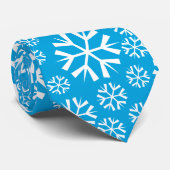 Cravate Motif de Snowflakes blancs sur Arrière - plan bleu (Roulé)