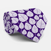 Cravate Motif feuille 02 - Blanc sur violet profond (Roulé)