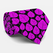 Cravate Motif feuille 02 - Magenta sur noir (Roulé)