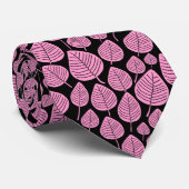 Cravate Motif feuille 02 - rose sur noir (Roulé)