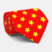 Cravate Motif jaune et étoile rouge (Roulé)