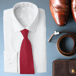 Cravate Motif moderne Red Diamond<br><div class="desc">La Cravate moderne Motif moderne Red Diamond dispose d'une élégante et élégante motif moderne en diamant rouge et blanc. Parfait pour les mariages,  les groomsmen,  Fête des pères,  cadeau d'anniversaire pour papa ou grand-père et plus. Conçu par ©2024 Evco Studio www.zazzle.com/store/evcostudio</div>