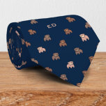Cravate Motif Monogramme de mignonne bébé ours<br><div class="desc">Bébé mignon ours motif sur bleu foncé arrière - plan cravate design avec un monogramme. Vous pouvez personnaliser le monogramme facilement ou choisir la couleur de votre choix à l'aide de l'outil de conception.</div>