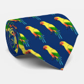Cravate Motif multicolore d'oiseaux perroquets sur bleu (Roulé)
