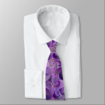 Cravate Motif pourpre de damassé de Paisley<br><div class="desc">Un motif coloré et élégant de damassé de Paisley aux nuances du pourpre font une déclaration de mode.</div>