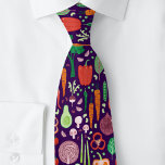 Cravate Motif végétal moderne amusant<br><div class="desc">Avec un motif moderne amusant composé de nombreux légumes délicieux sur un arrière - plan sombre. Art original de Nic Squirrell. Parfait pour un foodie,  cuisinier,  chef,  végétalien,  végétarien,  nutritionniste ou marchand de légumes.</div>