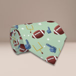 Cravate Motif vert de football américain<br><div class="desc">Grande cravate de football américain à motif football pour le fan de football! Illustré et dessiné par Patricia Alvarez.</div>