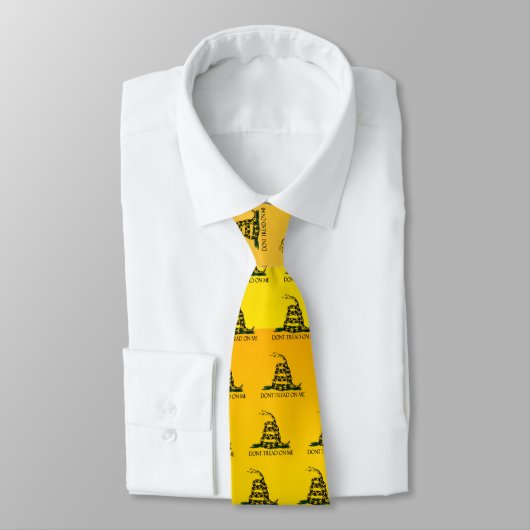 Cravate Ne me touchez pas, Drapeau Jaune Gadsden Ensign (Attaché)