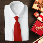Cravate Noël rouge<br><div class="desc">Voici notre classique Cravate R3d de Noël, l'accessoire parfait pour ajouter une touche d'élégance festive à votre garde-robe de vacances. Cette cravate rouge vif assure un look élégant et poli, parfait pour toutes les occasions de vacances, des fêtes de bureau aux réunions de famille. La couleur rouge riche incarne la...</div>