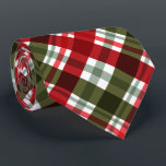 Cravate Noël Rouge Vert Plat<br><div class="desc">Un beau motif de Noël rouge, vert et blanc, ce cravate masculin est cool pour les vacances à porter au bureau, une nuit en ville, un mariage, votre propre cérémonie de mariage, ou donner en cadeau à votre mari, père, frère ou meilleur ami. Plus de designs dans notre magasin. FAITES...</div>