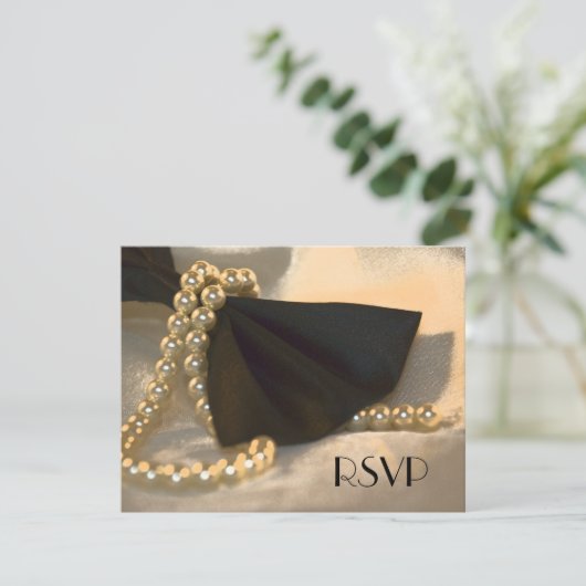 Cravate noir et perles blanches carte RSVP de mari (Debout devant)
