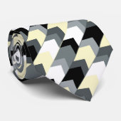 Cravate Noir, gris, chevron jaune (Roulé)