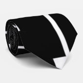 cravate noire avec l'abrégé sur blanc (Roulé)