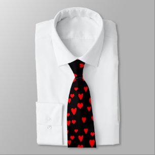 Cravate noire de coeurs rouges