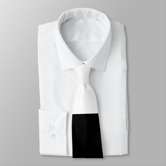 Cravate noire et blanche (Attaché)