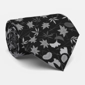 Cravate noire et blanche feuilles d'automne (Roulé)