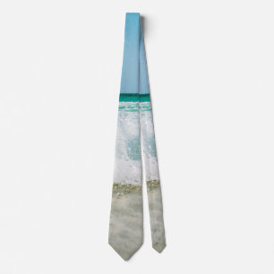 Cravate Ocean Sea Waves s'écrase sur la plage tendance et 