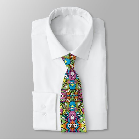 Cravate Odd smiling critters in a whimsical pattern design (Attaché)