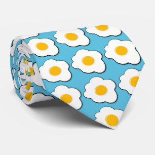 Cravate oeufs au plat pour le petit-déjeuner avec arrière