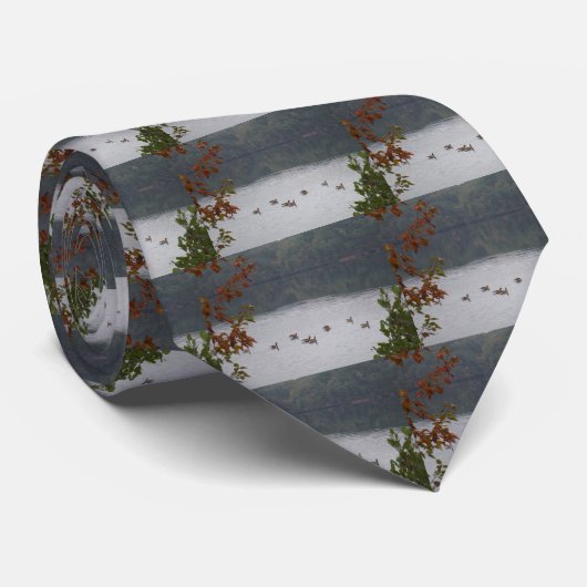 Cravate Oies nageant en automne, lac Arrowhead (Roulé)