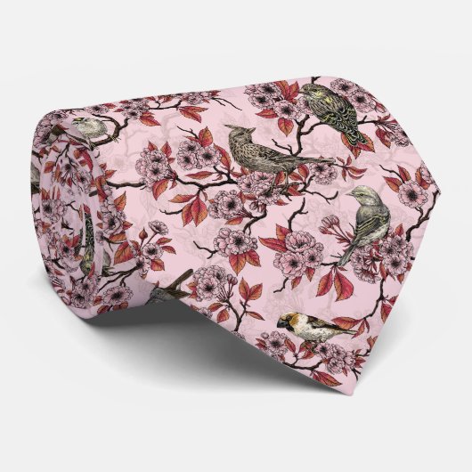 Cravate Oiseaux et fleurs de cerisier sur fond rose pâle (Roulé)