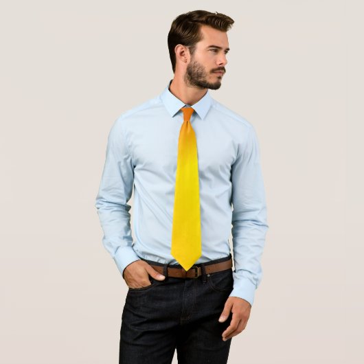 Cravate Ombre jaune orange (En situation)