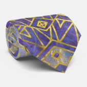 Cravate Or ethnique tribal de motif de Boho et pourpre (Roulé)
