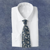 Cravate Paisley en bleu marine et élégant argent