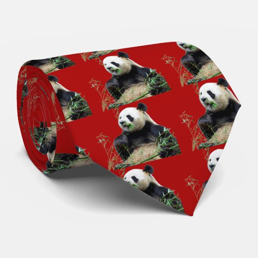 Cravate Panda géant isolé mangeant du bambou (Roulé)